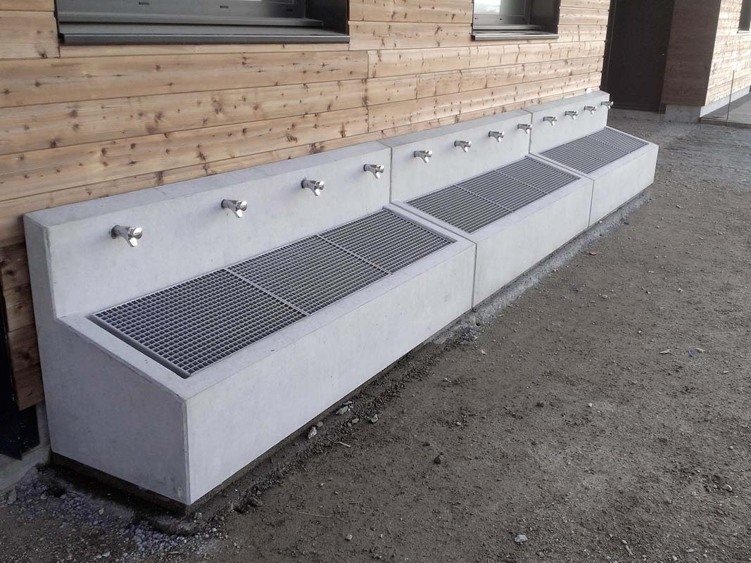 Boot cleaner above ground back wall - Image 3