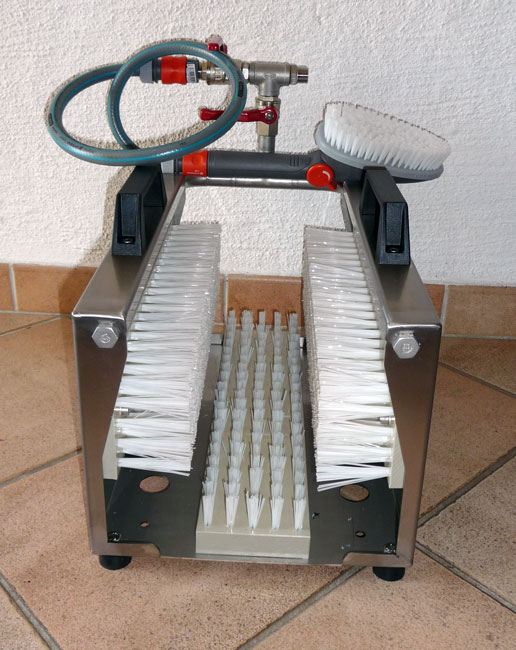 Mobile boot washer - Image 2