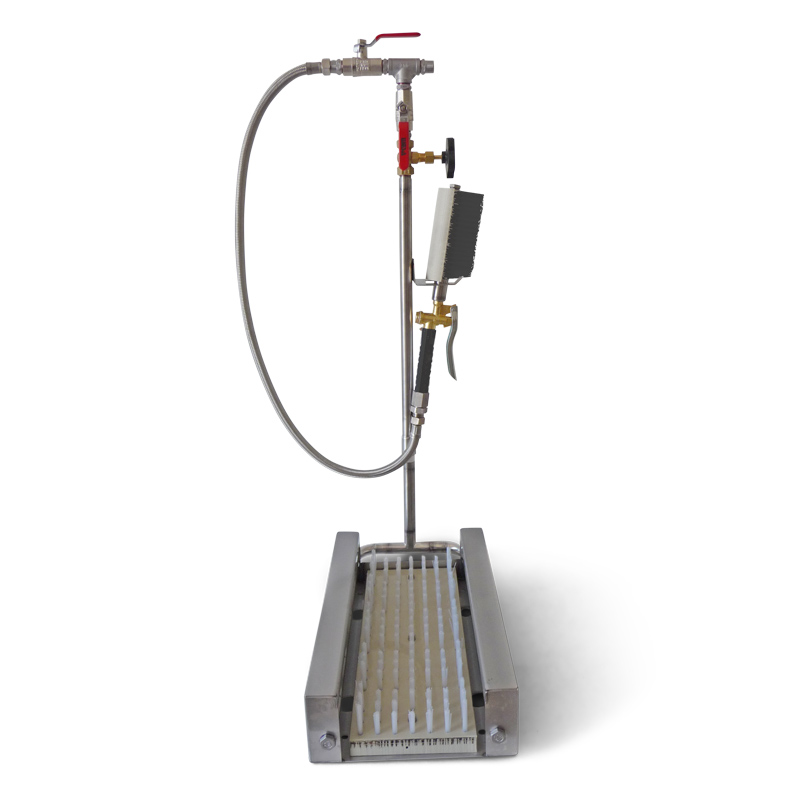 Work shoe cleaner with flexible mounting - Image 2