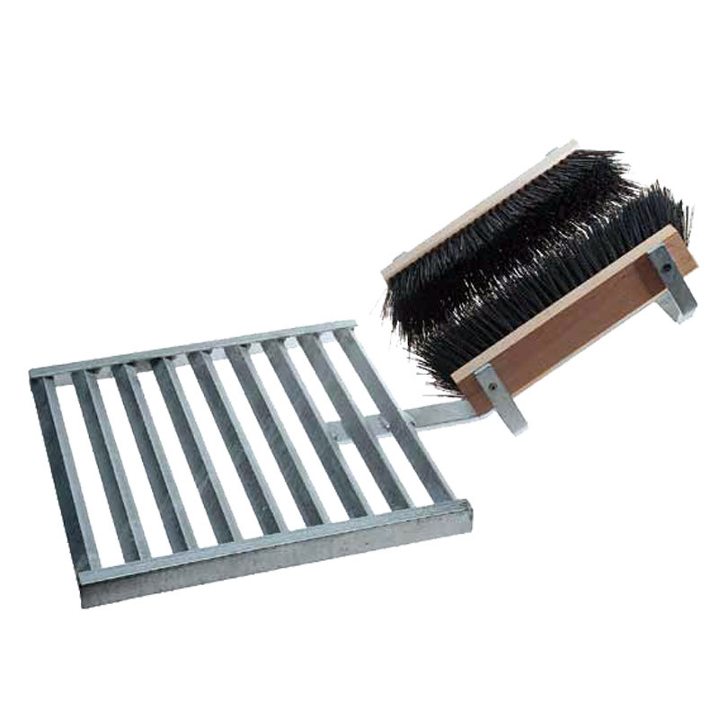Shoe cleaner with grating